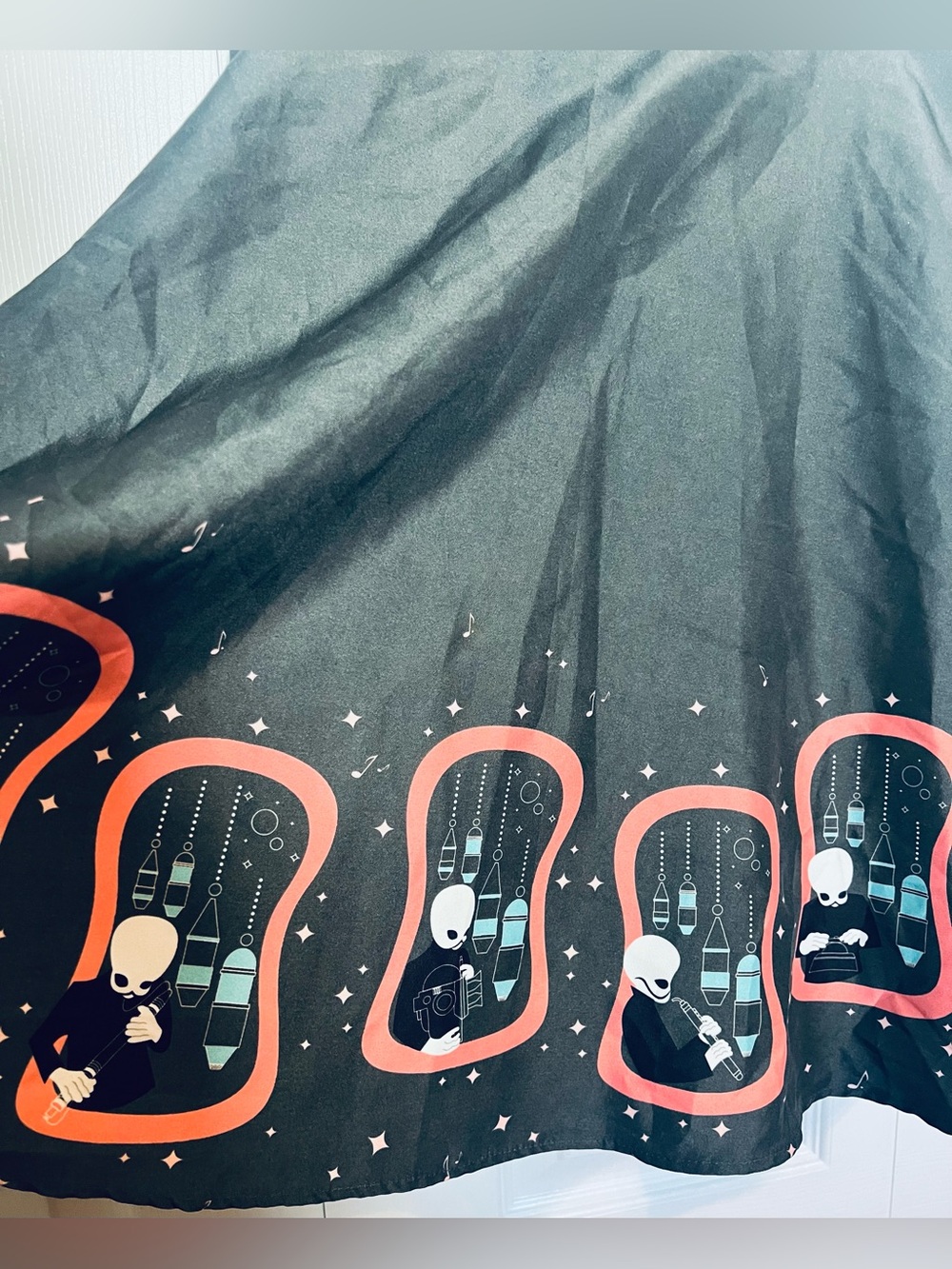Star Wars Her Universe Black Skater Skirt with Cantina Band print - Picture 2 of 5